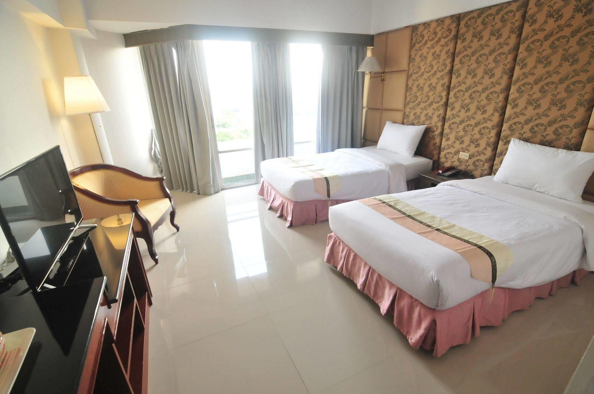 Ayothaya Riverside Hotel Пра Након Си Аютая Екстериор снимка